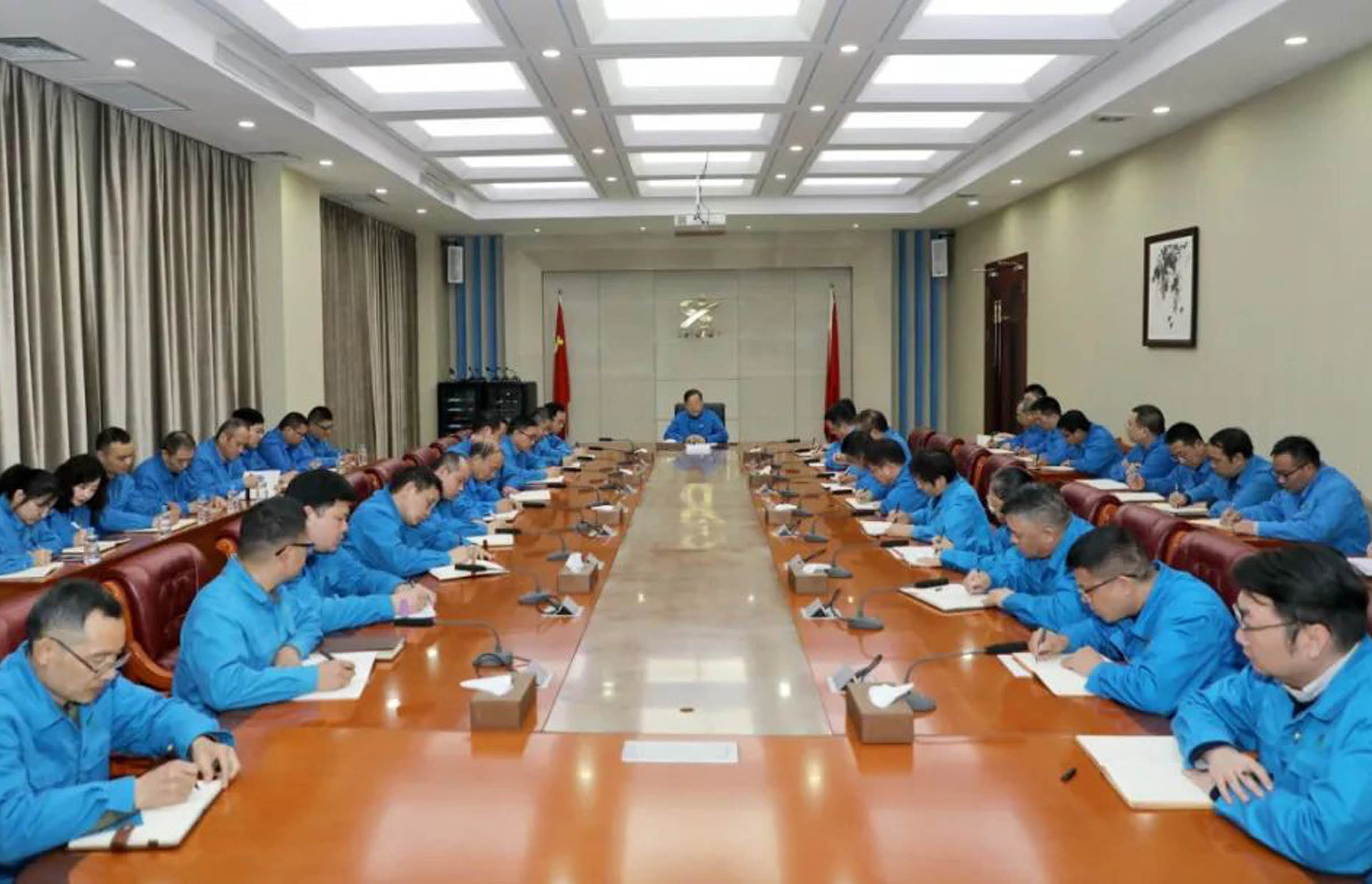 学习民营企业座谈会精神——HUATIHUI.COM-华体会(中国)集团：发挥装备能力强、制造能力强、创新能力强的优势，坚守主业、做强实业。